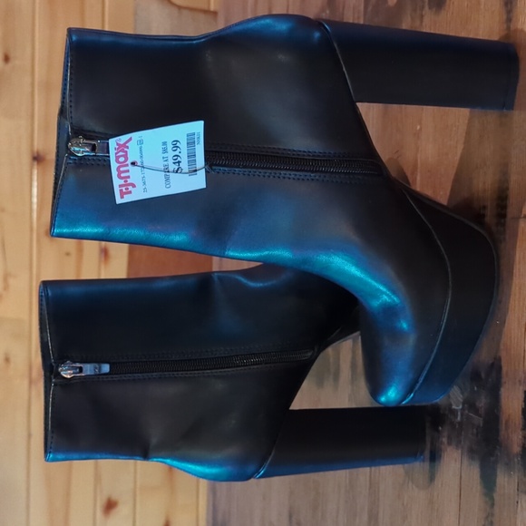 NWT Beautiful Marc Fisher Rublia Classic High Heeled Black Boots. sz 9 - Picture 6 of 15